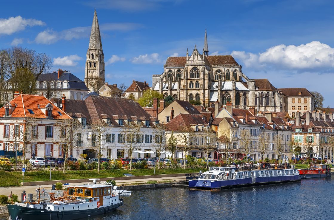 Bateau sur le réseau de vois a Bourgogne